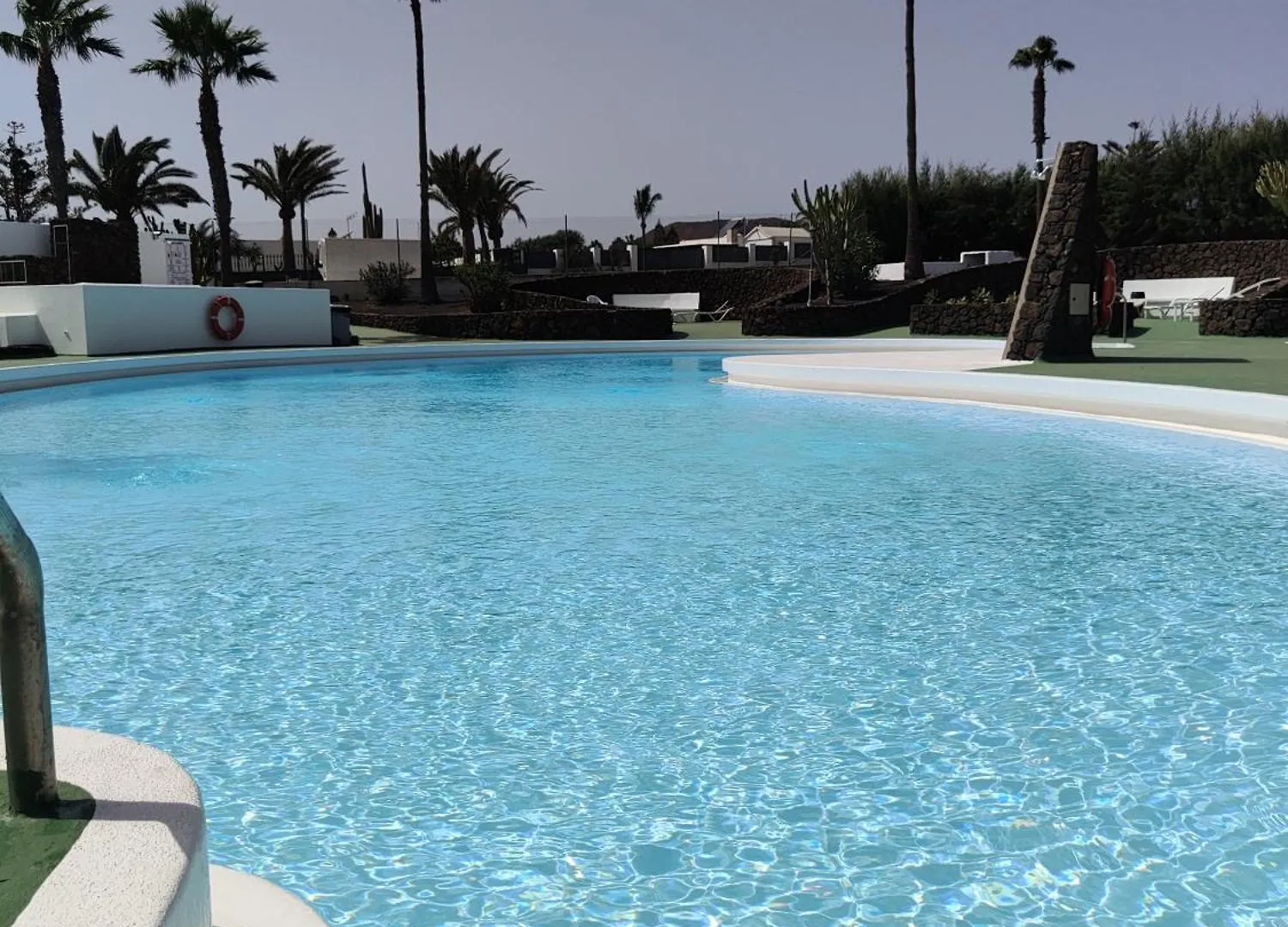 Private Apartment In A Great Location In Playa Blanca With Shared Pool